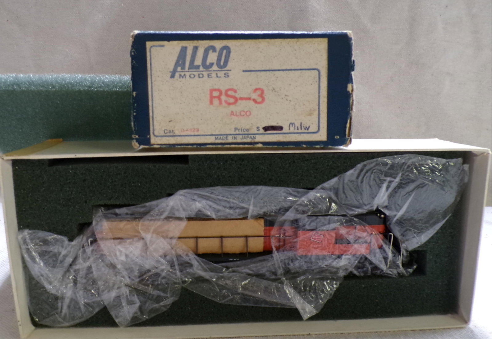 ALCO RS-3 "HO" LOCOMOTIVE: SEE PHOTOS