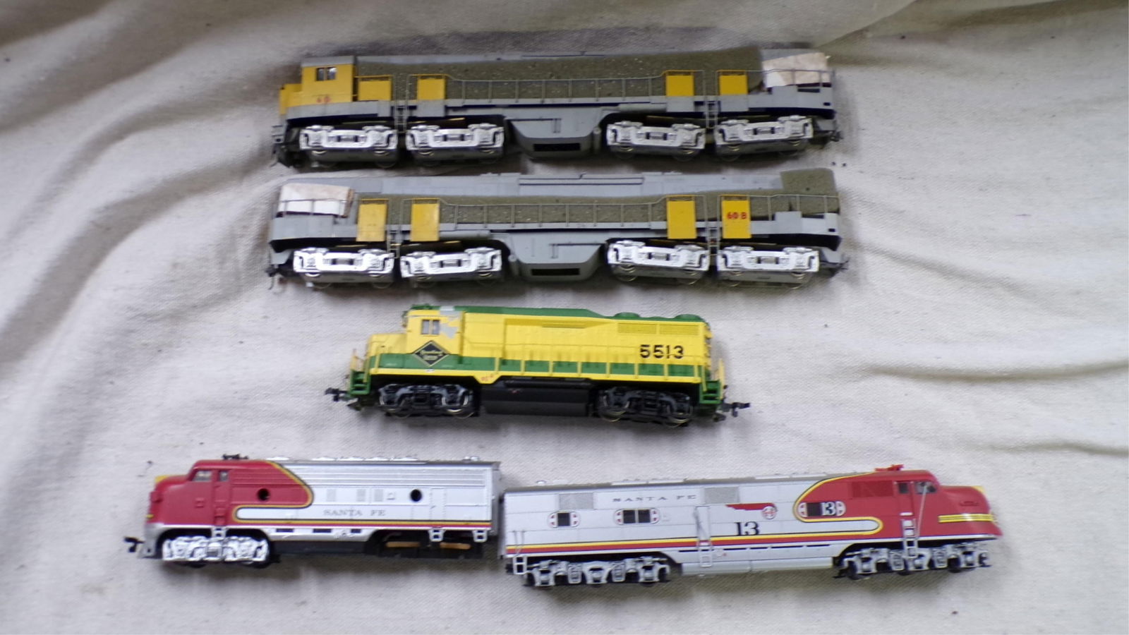 MISC. LOT "HO" LOCOMOTIVES (1 of 3)