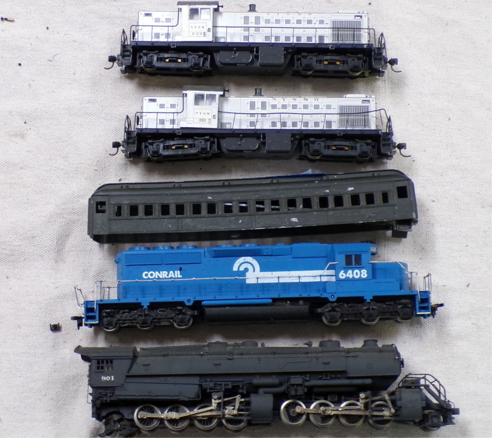 MISC. "HO" LOCOMOTIVES (1 of 3)