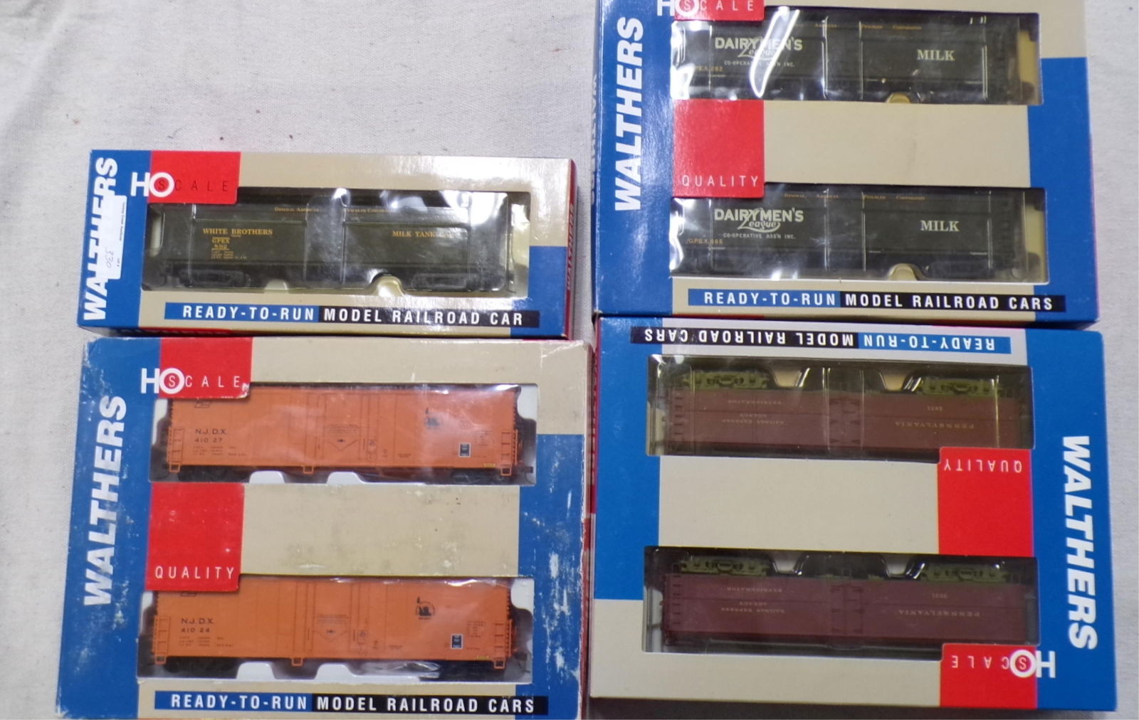 LOT WALTHERS "HO" ROLLING STOCK (1 of 3)