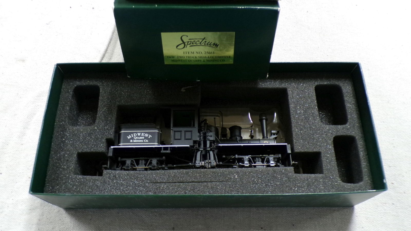 SPECTRUM "HO" SCALE #25661 LOCOMOTIVE, TWO TRUCK (1 of 4)