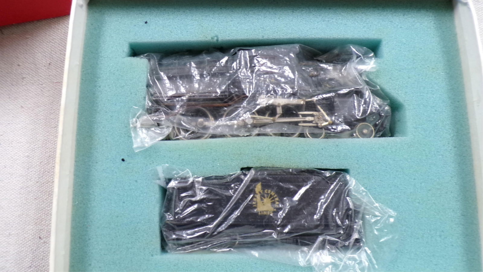 JERSEY CENTRAL LINES "HO" SCALE ENGINE & TENDER, (1 of 2)