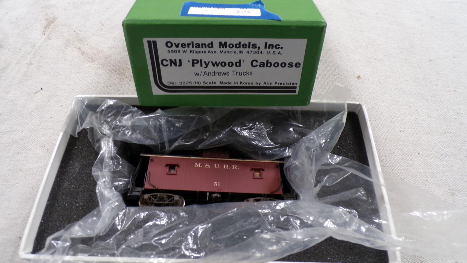 OVERLAND MODELS CNJ PLYWOOD CABOOSE "HO" SCALE (1 of 3)