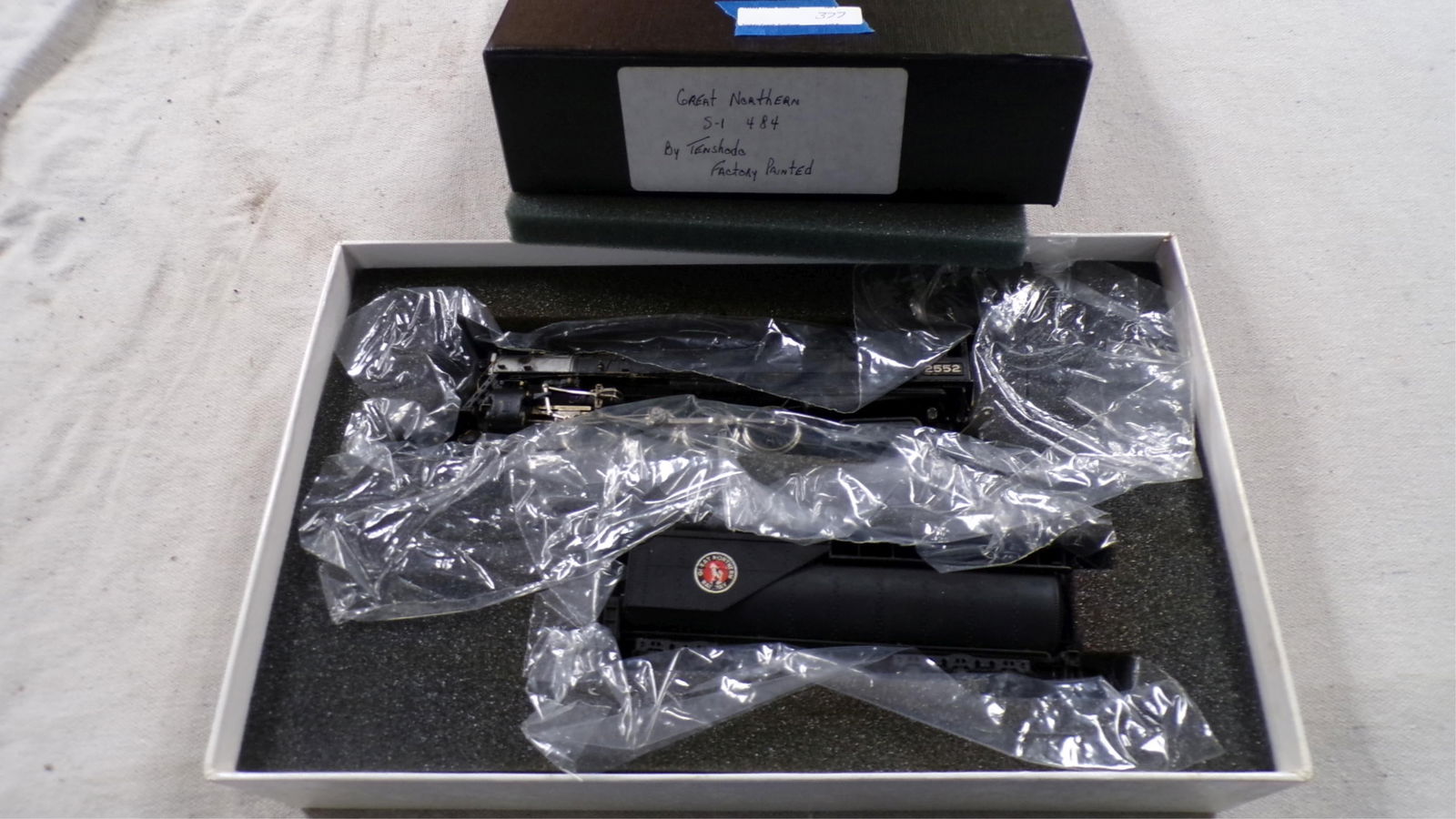 VERY NICE GREAT NORTHER S-1 484 TENSHODO, FACTORY: PAINTED BRASS