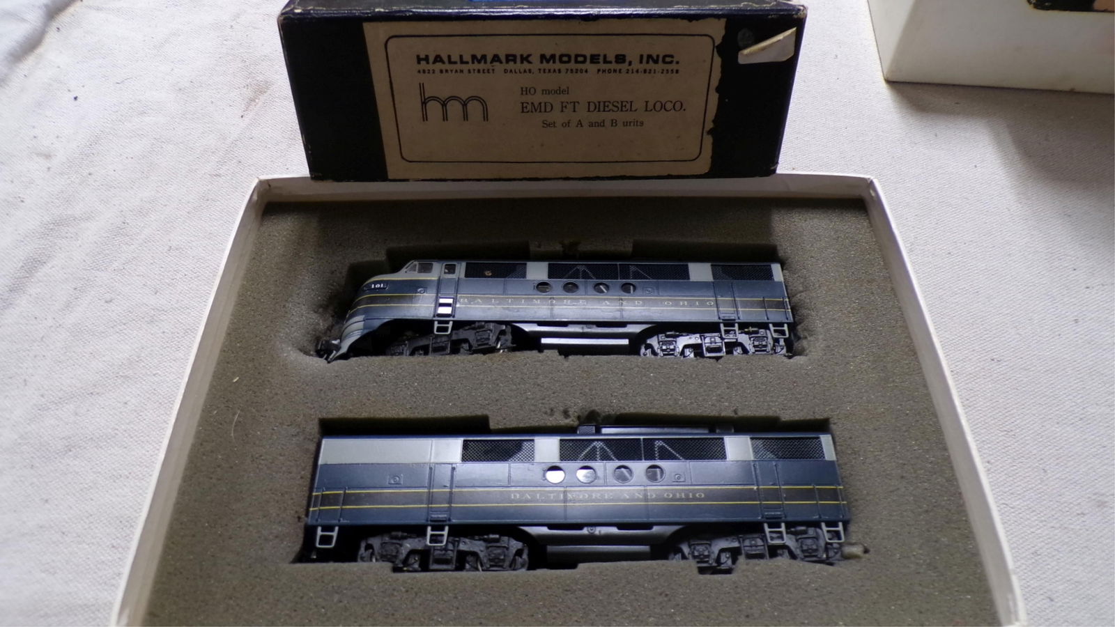 RARE HALLMARK MODELS "HO" SCALE EMD FT DIESEL (1 of 3)