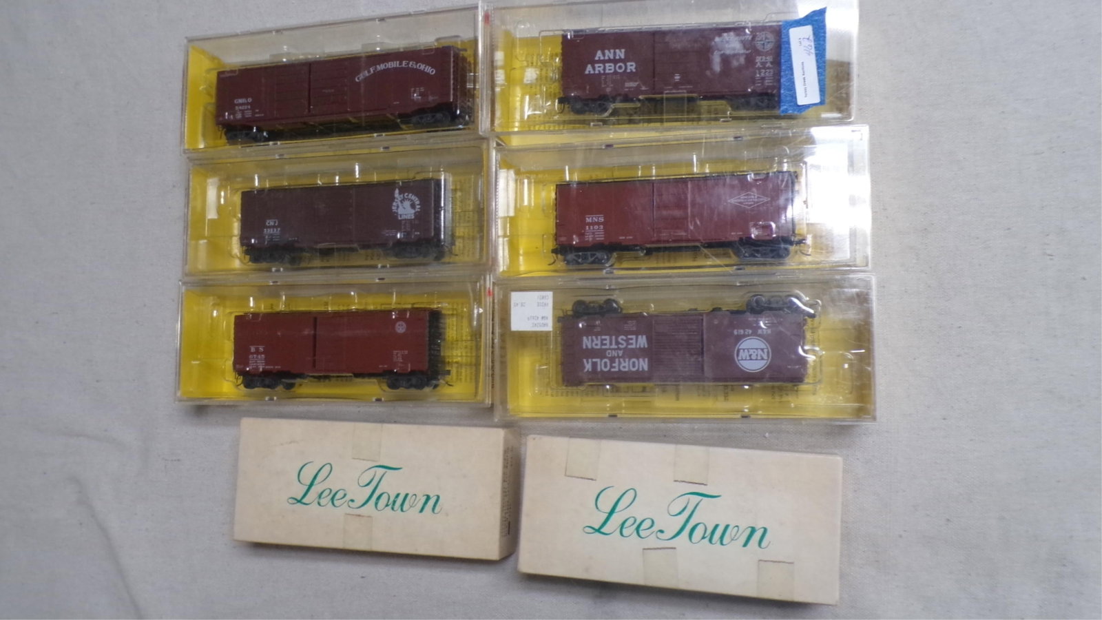 NICE LOT KADEE & LEE TOWN ROLLING STOCK: SEE PHOTOS