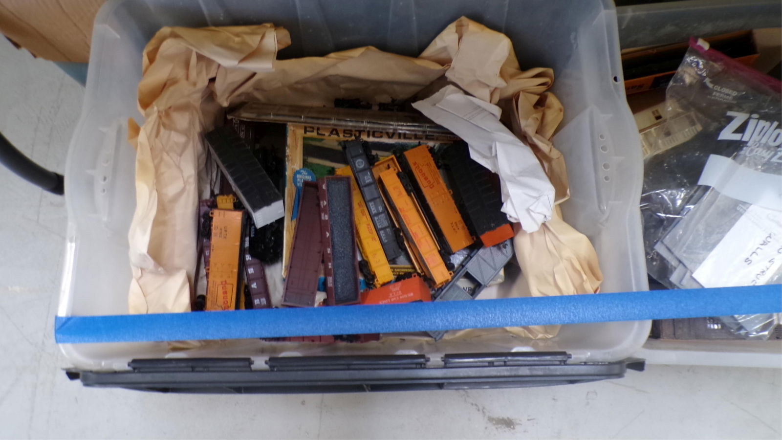 NICE LARGE LOT 3 TUBS OF "HO" ROLLING STOCK, (1 of 3)