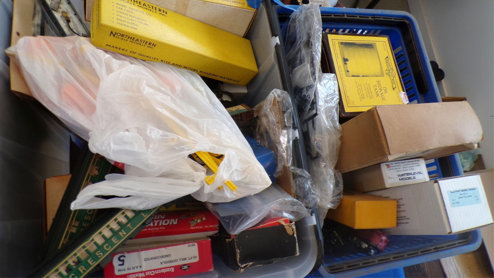 TWO NICE TOTES FILLED WITH "HO" SCALE KITS & (1 of 3)