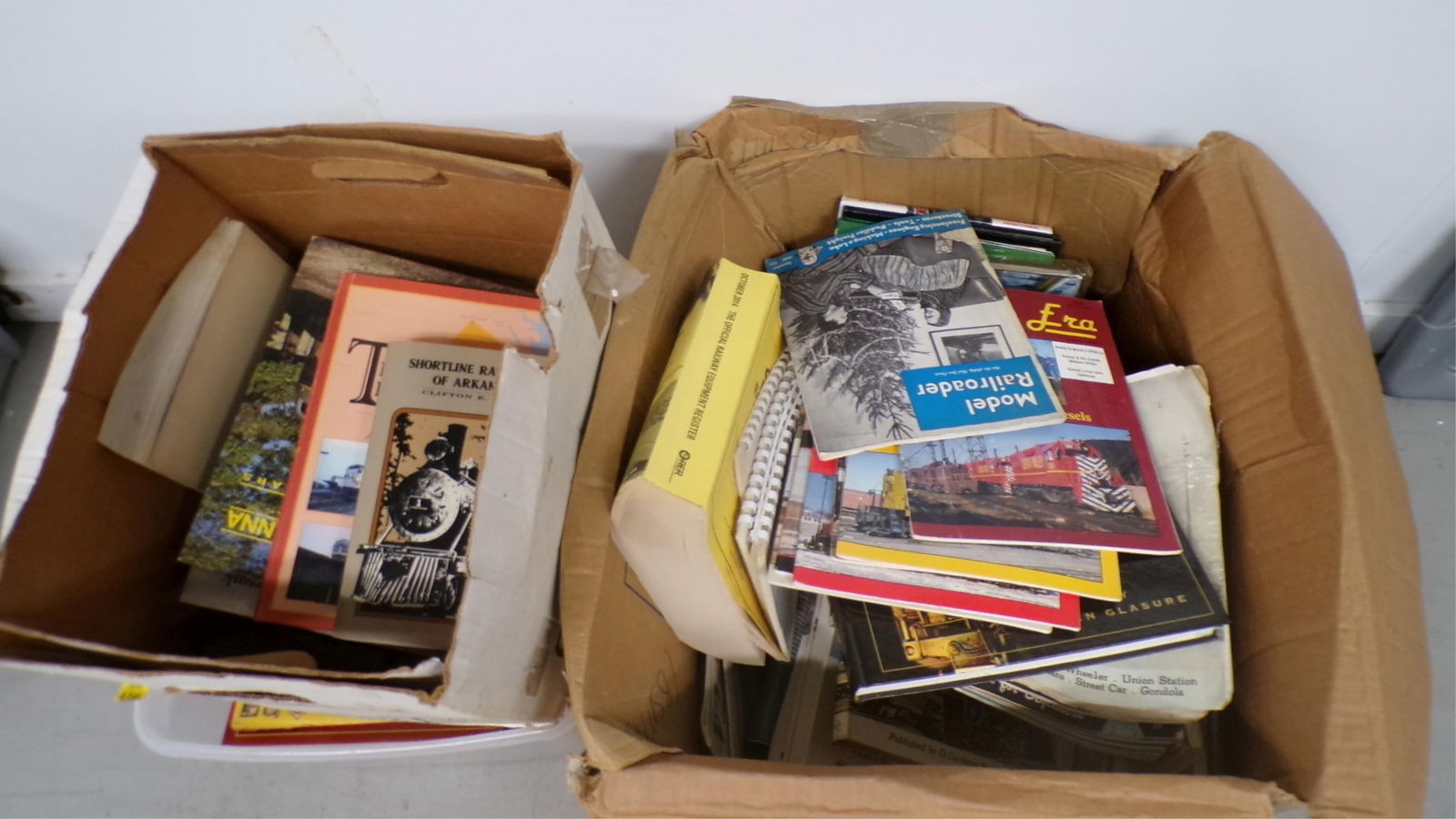 LARGE LOT TRAIN RELATED BOOKS & MANY MAGAZINES (1 of 3)