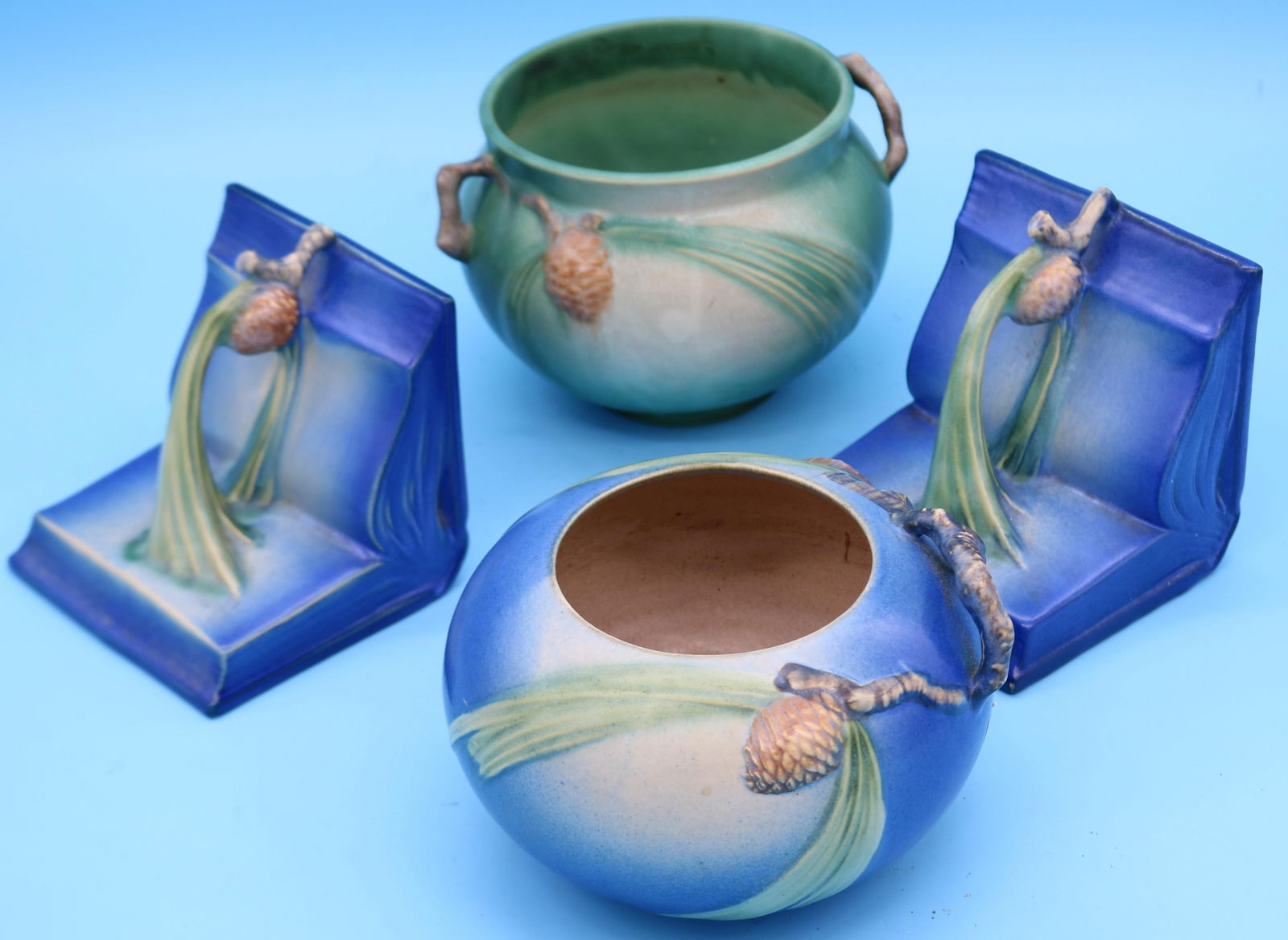 4 PCS. ROSEVILLE, PAIR EARLY BLUE PINECONE (1 of 5)