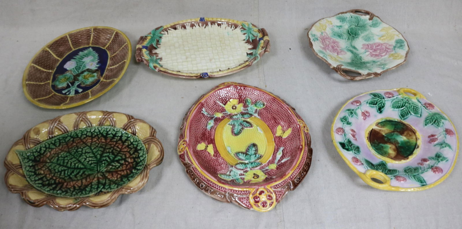6 MAJOLICA OVAL TRAYS, STRAWBERRY PATTERN 12" X 9 (1 of 5)