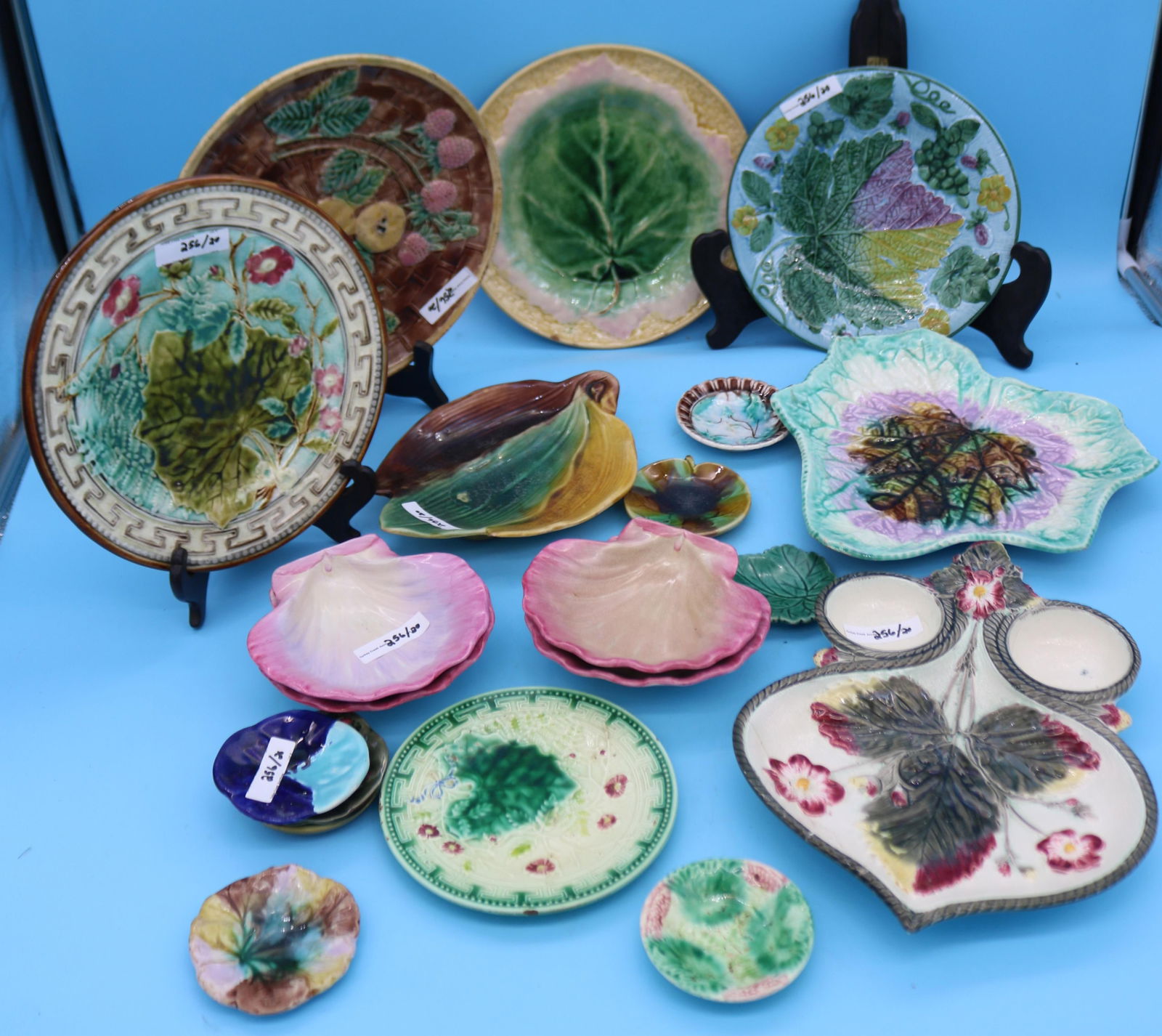 20 MISC. 19TH C. MAJOLICA PLATES, 4 SHELL SHAPED (1 of 3)