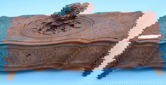 LATE 19TH C. CARVED WOOD HINGED LID BOX WITH