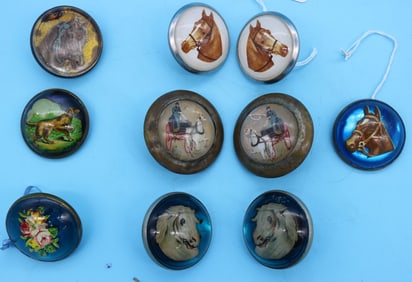 TEN 19TH/EARLY 20TH C. HORSE ROSETTES, GLASS &