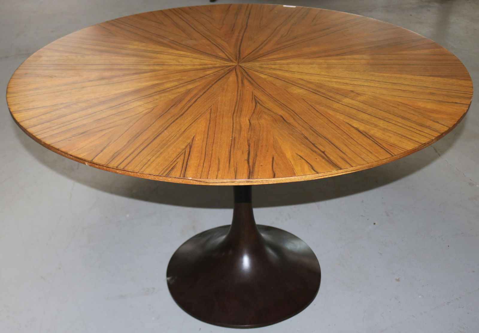 MID CENTURY MODERN STYLE TULIP TABLE, EERO (1 of 3)