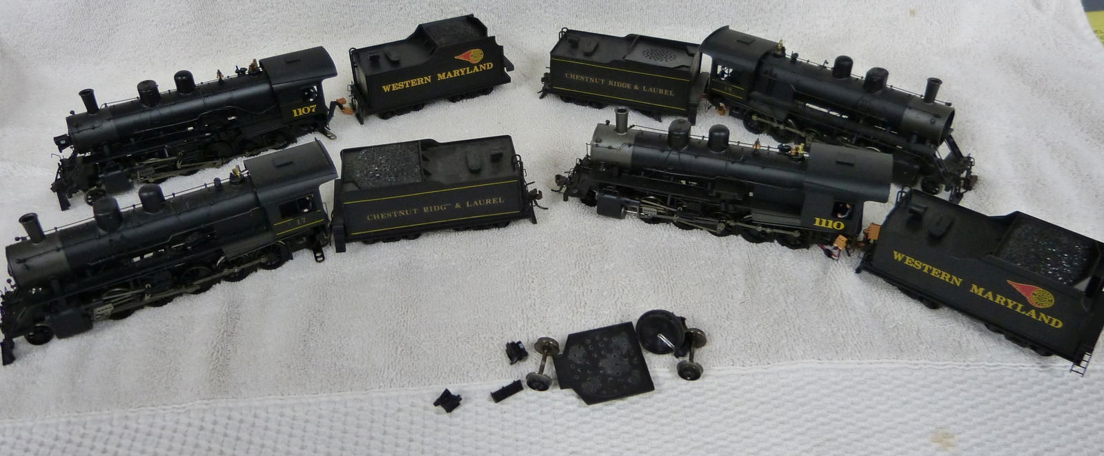 LARGE COLLECTION OF HO ENGINES & TENDERS SOLD AS (1 of 20)