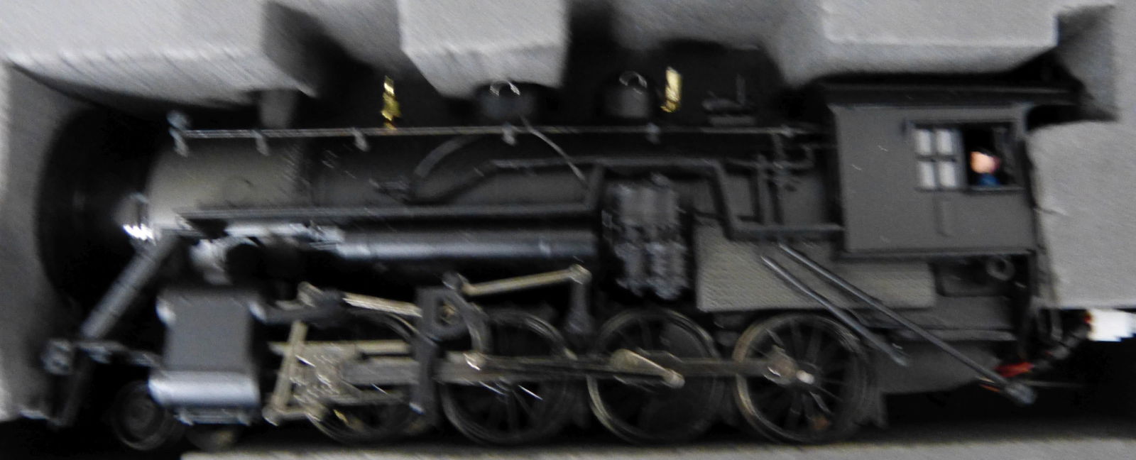 SPECTRUM HO LOCOMOTIVE & TENDER #11401 IN (1 of 4)
