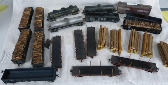 LARGE LOT HO ROLLING STOCK