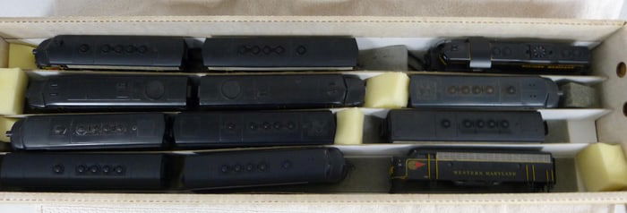 LARGE LOT HO ENGINES & TENDERS, VARIOUS