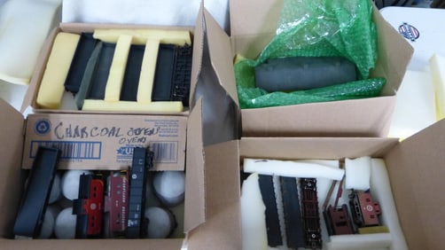 LOT HO ROLLING STOCK & LAYOUT ITEMS SOLD AS IS.