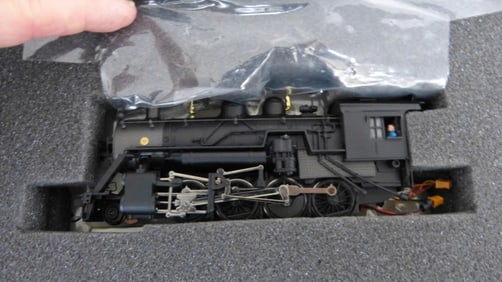 SPECTRUM HO RAILROADER SERIES LOCOMOTIVE & TENDER