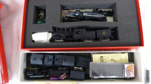 HO LOCOMOTIVE & TENDER IN ORIGINAL BOX, CONDITION