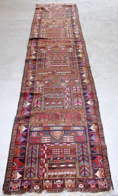 2' 8" X 12' UNUSUAL SEMI ANTIQUE REPEATING: GEOMETRIC DESIGN