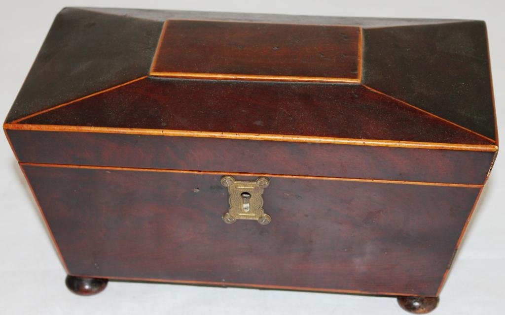 19TH C. MAHOGANY HEPPLEWHITE STYLE TEA CADDY,: FITTED INTERIOR, OLD FINISH, 6 1/4" H, 11" W, 5 1/2" D