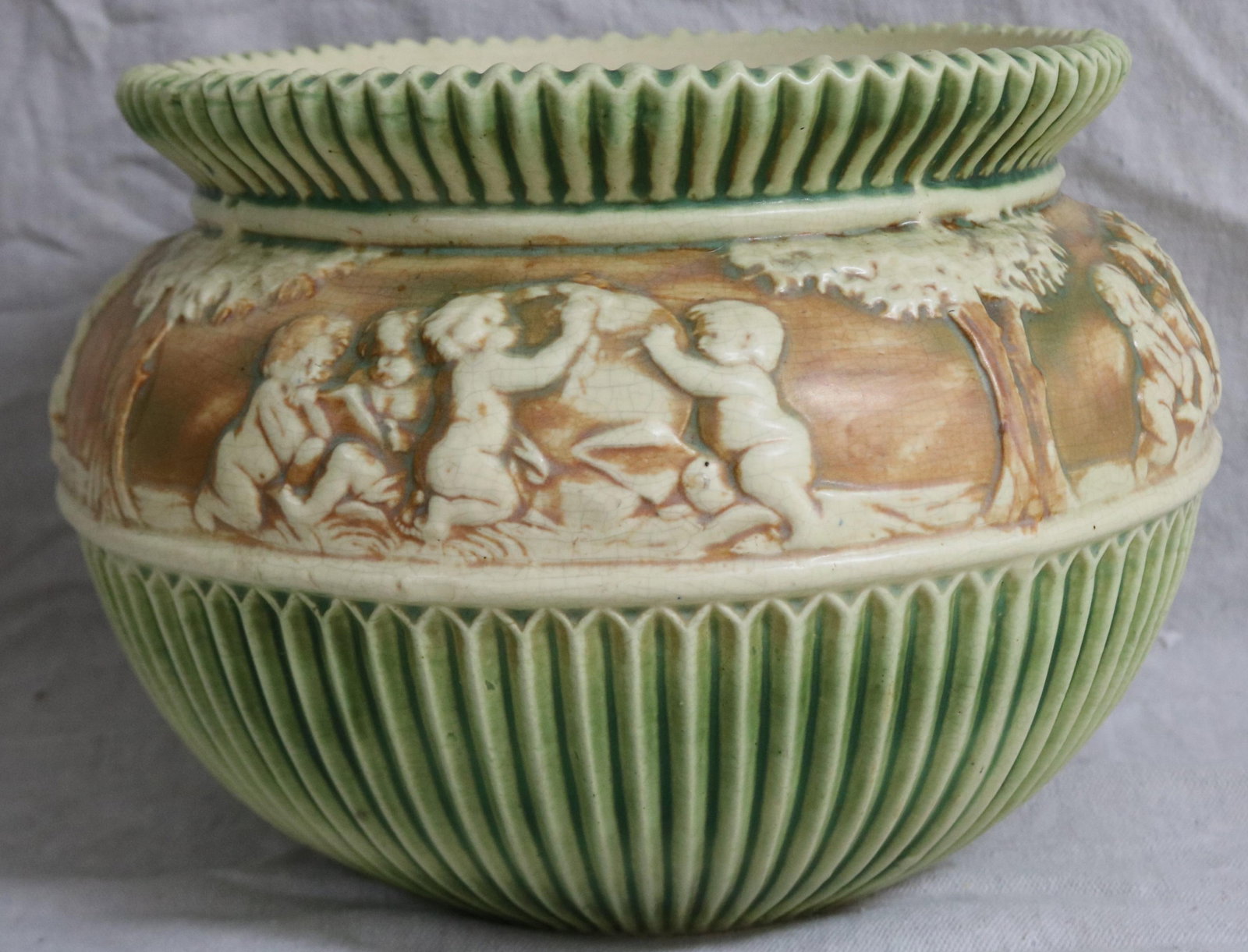 ROSEVILLE JARDINIERE, DONATELL, 9 1/2" H, 12 1/2": DIA.