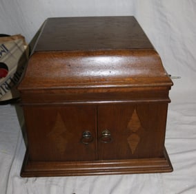 OAK TABLE TOP VICTROLA, DRESSOLA, GERMAN, WORKS
