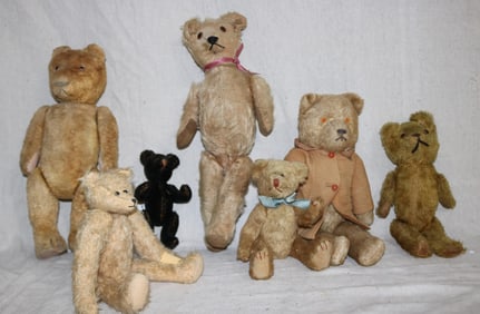 COLLECTION OF 7 VINTAGE JOINTED TEDDY BEARS,