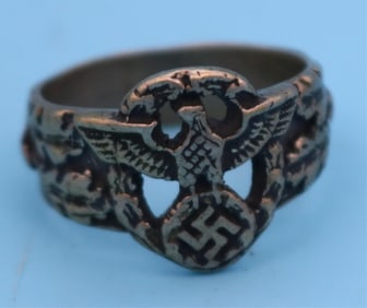 GERMAN 800 SILVER WWII INSIGNIA RING WITH EAGLE,