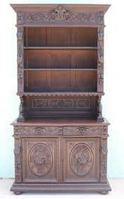 ORNATED CARVED OAK CUPBOARD, CARVED CREST WITH