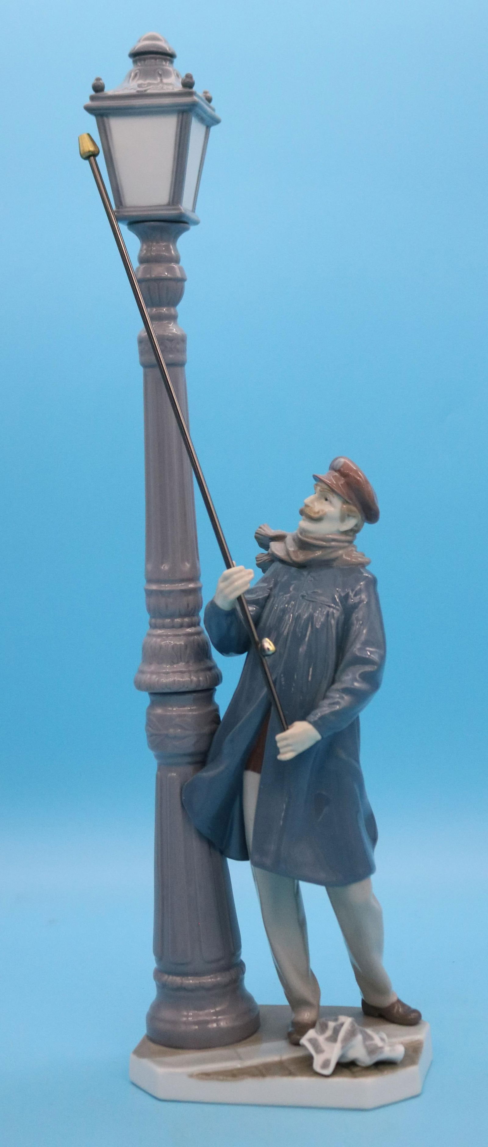LLADRO FIGURE, LAMPLIGHTER, 18 3/4" H, NO DAMAGE, (1 of 2)