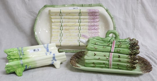 THREE 20TH C. MAJOLICA ASPARAGUS FORM SERVING