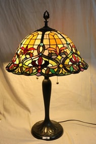 CONTEMPORARY LEADED GLASS TABLE LAMP, GEOMETRIC