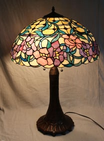 CONTEMPORARY LEADED GLASS TABLE LAMP, FLORAL