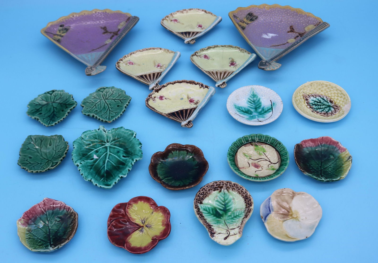19 SMALL MAJOLICA PLATES & BUTTER PATS, FAN & (1 of 3)