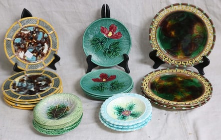 19 PCS. MAJOLICA, 5 WEDGWOOD 7 1/2" PLATES,