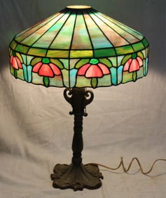 LEADED GLASS TABLE LAMP, GEOMETRIC FLORAL DESIGN,