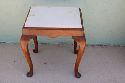 QUEEN ANNE STYLE FOOT STOOL, MAHOGANY, SLIP SEAT,