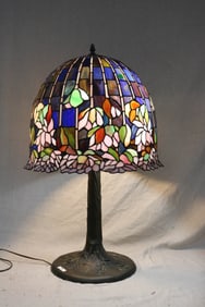 CONTEMPORARY LEADED GLASS TABLE LAMP, FLORAL
