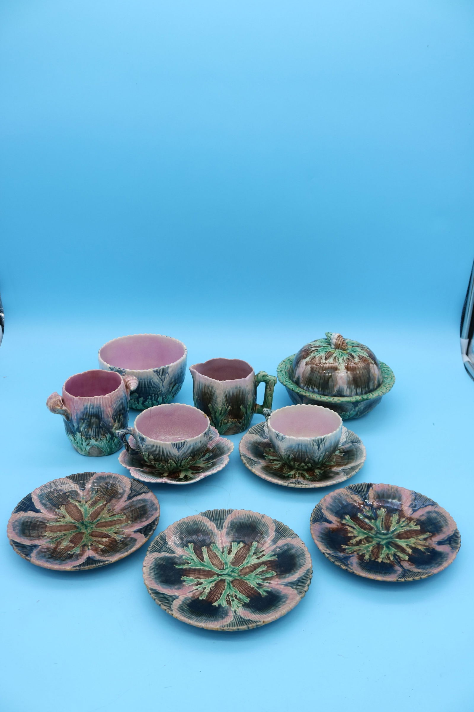 11 PCS. SHELL PATTERN ETRUSCAN MAJOLICA, GRIFFIN, (1 of 3)