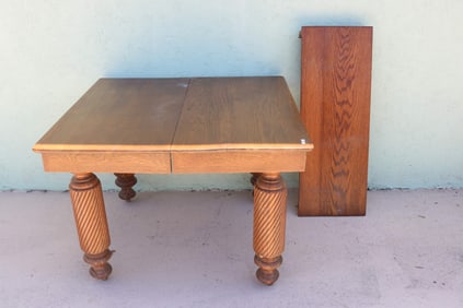 OAK DINING TABLE WITH 1 LEAF, LARGE ROPE WIST