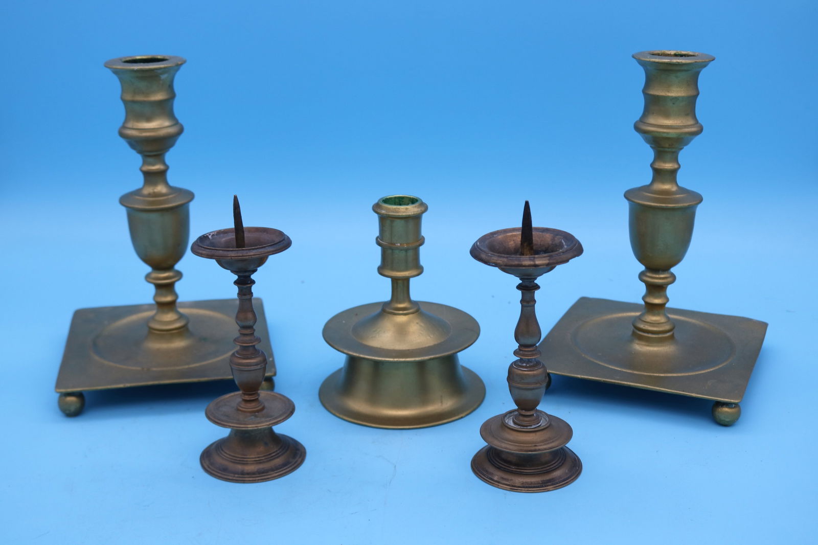 COLLECTION OF 5 EARLY BRASS CANDLE STICKS TO (1 of 2)