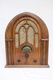 ATWATER-KENT CATHEDRAL STYLE RADIO, WALNUT CASE,