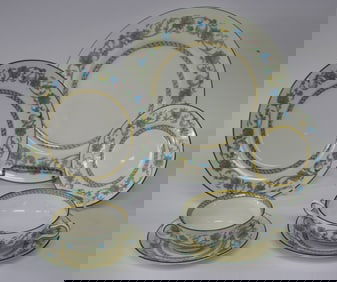 WEDGWOOD DINNER SET, SERVICE FOR 12, SHAK