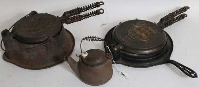 3 PCS CAST IRON, 2 GRISWOLD WAFFLE IRONS, WITH