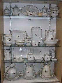 31 PCS. TEA LEAF LUSTER, BOWL & PITCHER SETS,
