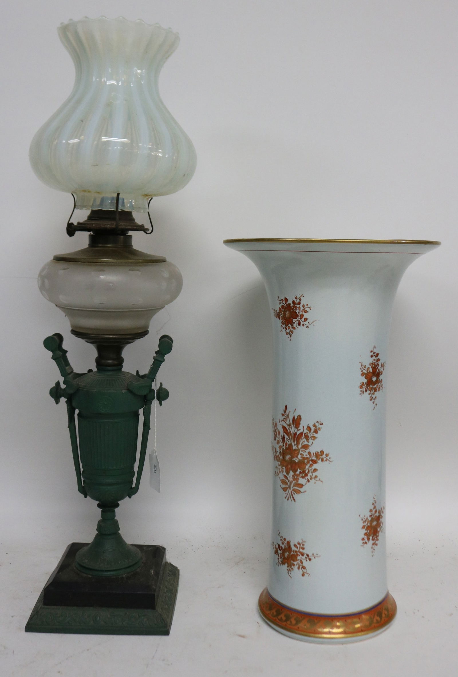 VICTORIAN URN FORM KEROSENE LAMP WITH LATER (1 of 1)